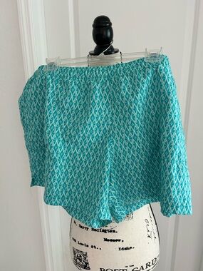 Columbia Teal Geometric Print Elastic Waist Shorts